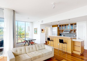 Perfect condo near the beach and town with shared pool, free WiFi