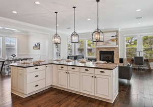 Pet Friendly 30A Rental w/ Large Fenced In Yard & Screened in Porch + Huge Pool!