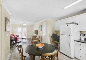 🐶Pet Friendly~ 66ft from Beach Access~ Complex Pool~ 2BR Gulfside Condos #3