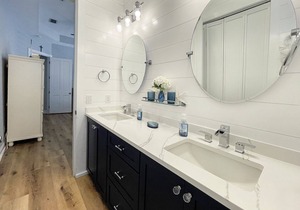Pristine Cottage Near Rosemary Beach ~ 2 King Masters ~ 4 Bikes ~ Self Check-In