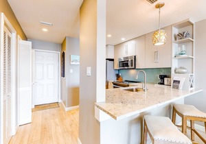 Ramsgate getaway w/panoramic view, beach access & shared pool