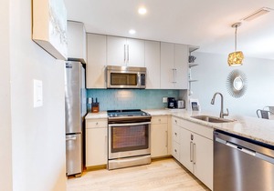 Ramsgate getaway w/panoramic view, beach access & shared pool