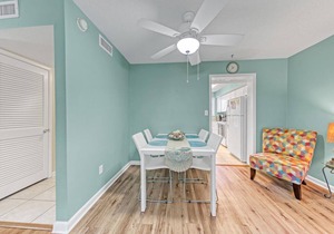 Relaxing Abode: Walk to Private Beach + Pools,Pets