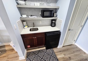 Remodeled. Luau 6705 in Sandestin.Tram, wifi, larger Studio with balcony