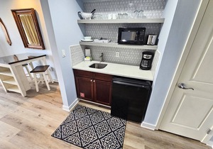 Remodeled. Luau 6705 in Sandestin.Tram, wifi, larger Studio with balcony