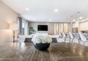 🎺SOPHISTICATED SOUTHERN PENTHOUSE DOWNTOWN CONDO! Large Living Area + Spacious Private Terrace!
