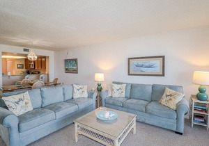 Spacious and Lovely Beachfront Condo Barefoot Trace 314