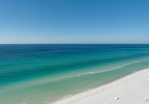 Spacious Tropical Oceanfront Condo - Unit 1806 by RedAwning