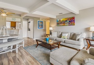 SPC 3104 - Pet Friendly 2 BR - sleeps 4 by RedAwning