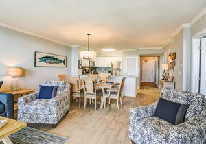 Steps To The Beach & Gorgeous Gulf Views - Destin 3BR/2BA Condo Sleeps 8