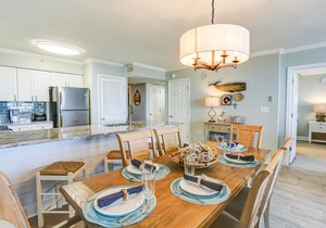 Steps To The Beach & Gorgeous Gulf Views - Destin 3BR/2BA Condo Sleeps 8