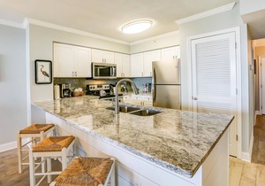 Steps To The Beach & Gorgeous Gulf Views - Destin 3BR/2BA Condo Sleeps 8