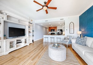 Third Floor Condo with Shared Pool & Hot Tub, Bay View, and High-Speed WiFi