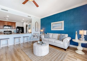 Third Floor Condo with Shared Pool & Hot Tub, Bay View, and High-Speed WiFi