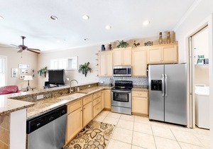 Three-story beach getaway w/a shared pool, free WiFi, & a private washer/dryer