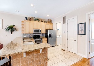 Three-story beach getaway w/a shared pool, free WiFi, & a private washer/dryer