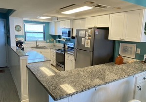 Top Floor, Beach Style, Modernized. Winter is great at Navarre Beach!