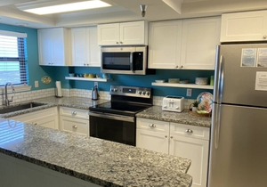 Top Floor, Beach Style, Modernized. Winter is great at Navarre Beach!