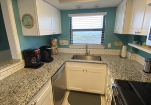 Top Floor, Beach Style, Modernized. Winter is great at Navarre Beach!