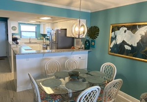 Top Floor, Beach Style, Modernized. Winter is great at Navarre Beach!