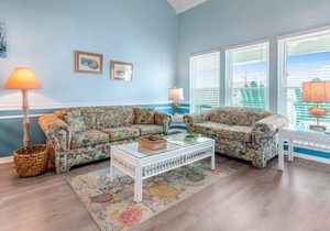 Top-floor condo with Gulf views - tennis & pool - private W/D, WiFi & central AC