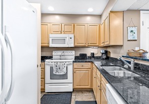 Two-level waterfront condo near beach with balcony, patio, pool & hot tub