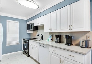 ✨Updated Furnishings~Walk to Beach~Pool~Holiday Isle~2BR Poolside Villas #104