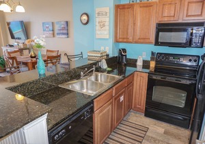 UPSCALE CONDO FOR 6! BIG SCREEN TV AND GREAT VIEWS!