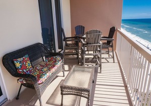 UPSCALE CONDO FOR 6! BIG SCREEN TV AND GREAT VIEWS!