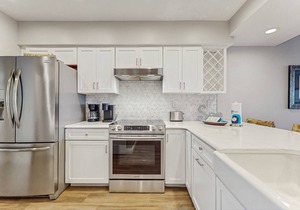 Water-view condo with pool, hot tub & pickleball