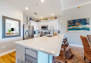 Waterfront condo with central AC and access to resort pool & hot tub