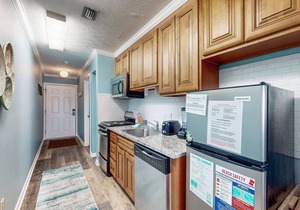 Waterfront Townhome w/Shared Pool, Central AC, Free WiFi - Snowbird-Friendly
