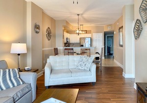 Welcoming waterfront condo with a furnished balcony, pool & pool spa