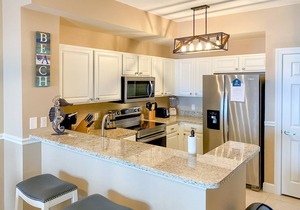 Welcoming waterfront condo with a furnished balcony, pool & pool spa