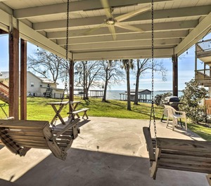 Lakefront Livingston Retreat Porch Kayaks 