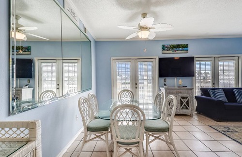Holiday Isle Condo | 100 m² Condo ∙ 2 bedrooms ∙ 6 guests