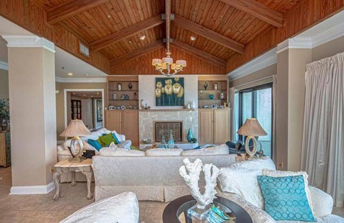 Biltmore Beach House | 1000 m² House ∙ 5 bedrooms ∙ 11 guests