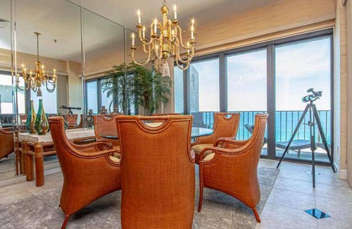 Biltmore Beach House | 1000 m² House ∙ 5 bedrooms ∙ 11 guests
