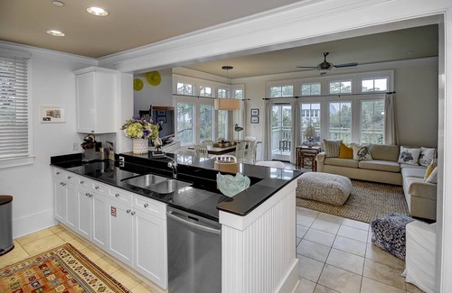 Beach District Condo | 101 m² Condo ∙ 1 bedroom ∙ 4 guests