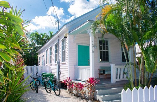 White Street Gallery District House | 102 m² House ∙ 2 bedrooms ∙ 6 guests