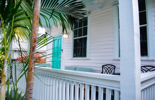 White Street Gallery District House | 102 m² House ∙ 2 bedrooms ∙ 6 guests