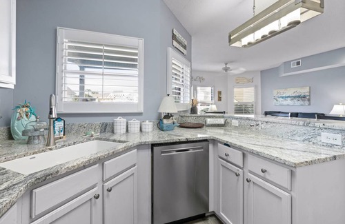 Holiday Isle Condo | 105 m² Condo ∙ 2 bedrooms ∙ 7 guests