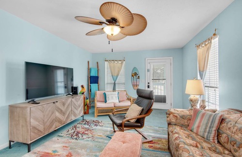 Sunnyside Condo | 107 m² Condo ∙ 2 bedrooms ∙ 6 guests