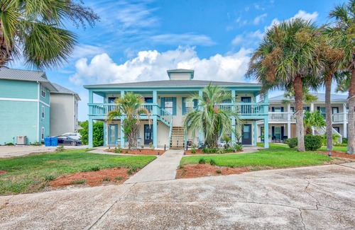 Sunnyside Condo | 107 m² Condo ∙ 2 bedrooms ∙ 6 guests