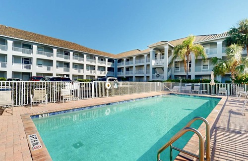 Vanderbilt Beach Condo | 108 m² Condo ∙ 3 bedrooms ∙ 6 guests