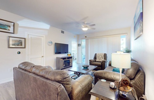Vanderbilt Beach Condo | 108 m² Condo ∙ 3 bedrooms ∙ 6 guests
