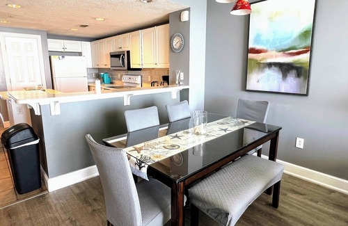Long Beach Condo | 110+ 5Star Reviews 25% off Luxury Beach Chair included - Ocean Front Sleeps 8-10