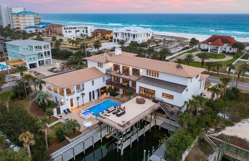 Holiday Isle House | 1133 m² House ∙ 11 bedrooms ∙ 40 guests