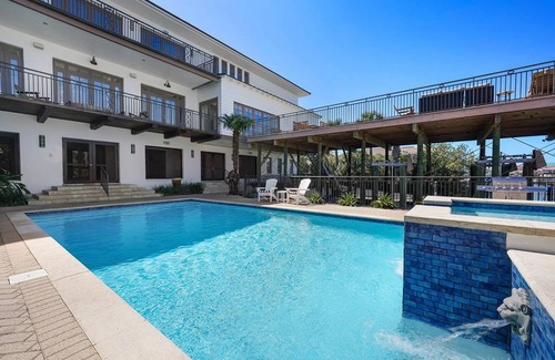 Holiday Isle House | 1133 m² House ∙ 11 bedrooms ∙ 40 guests