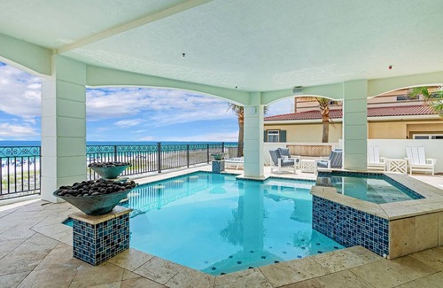 Crystal Beach House | 1236 m² House ∙ 12 bedrooms ∙ 25 guests